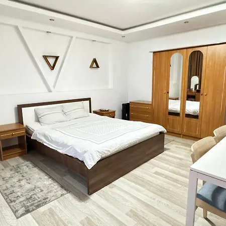 Charming Getaway - Unirii Square Apartmán Bukurešť